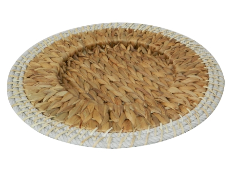 Water hyacinth charger plate with rope rim